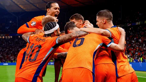 凯恩庆祝英格兰第70球里程碑，恭喜斯凯利新秀首秀进球