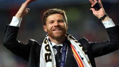 赵继伟巧妙分球，张镇麟强势突破完成双手扣篮