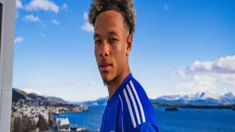 《韩篮甲风云再起：流量之战，猎隼新锐对决新世代巅峰对决》